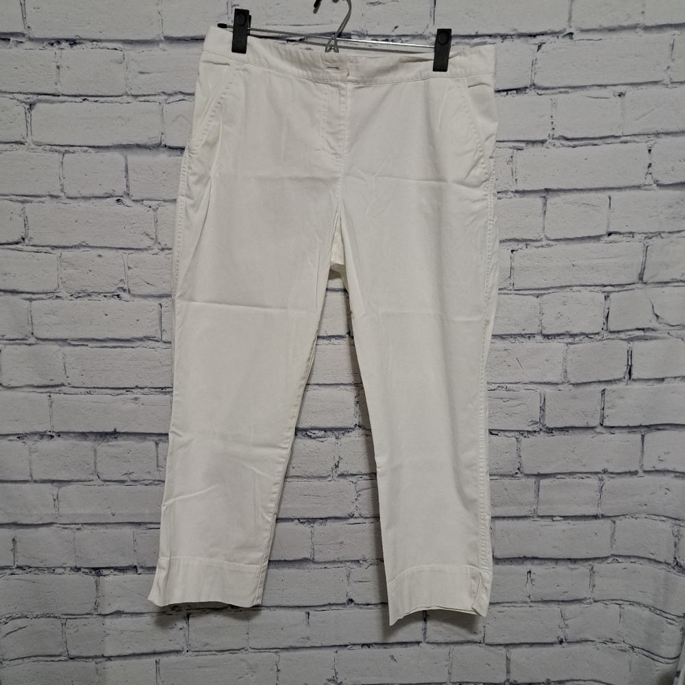 TOMMY BAHAMA  Off White Capri  Size 8
